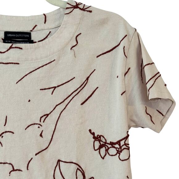 Urban Outfitters Lily of the Valley Shirt Womens XS Cream Embroidered Floral Tee - Picture 7 of 9